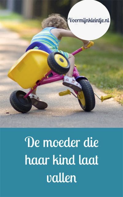 moeder laat kind vallen